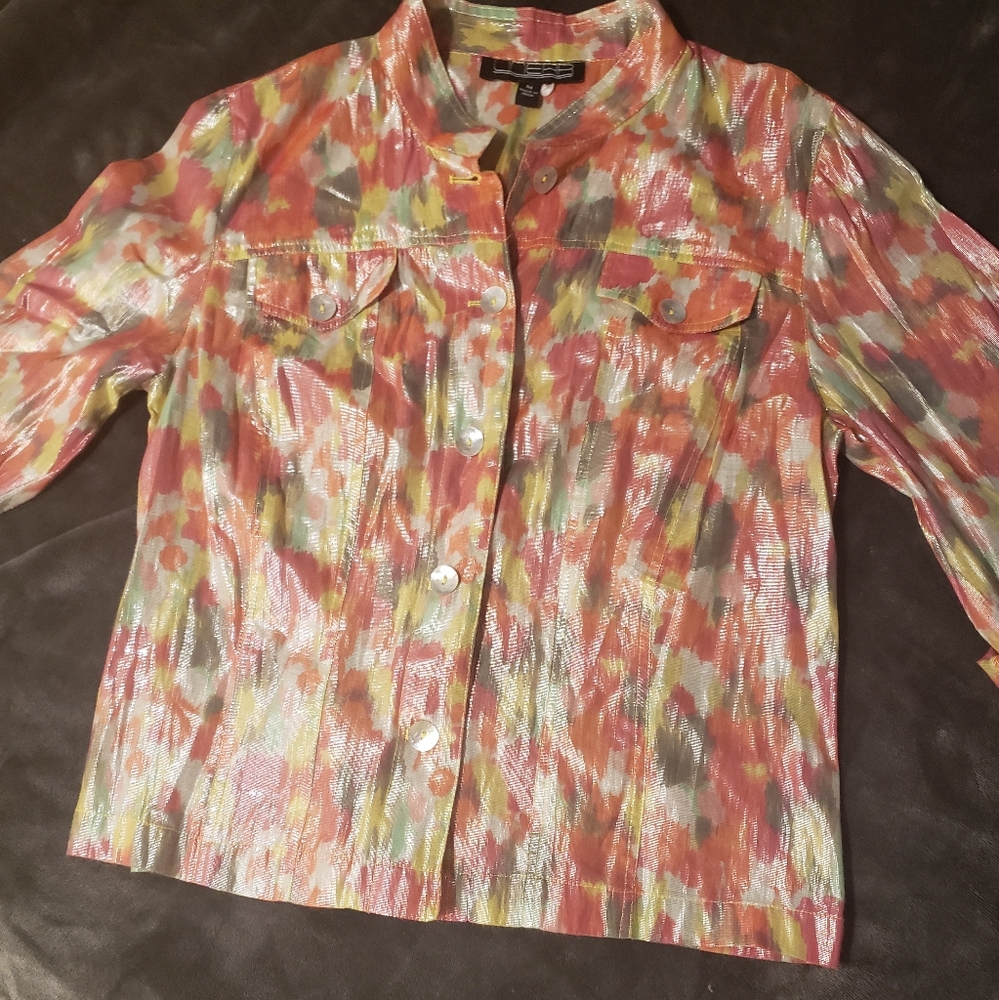 Linear woman top